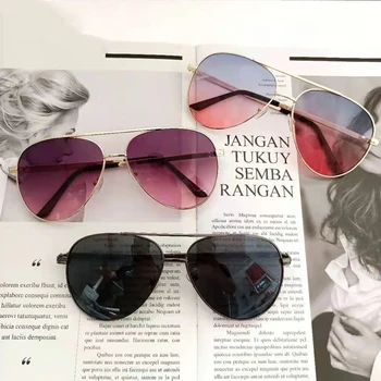 Pilóta színátmenetes napszemüveg férfiaknak Női divat klasszikus óceánszínű fém napszemüveg vintage design uniszex szemüveg szemüveg 2023