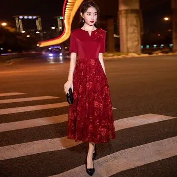 Piros rövid ujjú elegáns és nyugatias csipke hímzés Csúcskategóriás középhosszú ruha Nyári nehéz munka hálós hosszú ruha