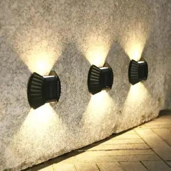 4PCS LED napelemes fali lámpa kültéri vízálló fel és le Világító világítás kerti kerítéshez Karácsonyi dekoráció Napfény fény