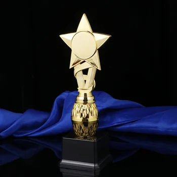 20/29/25cm Golden Award Trófea Műanyag jutalom díjak Trófea érmek jutalomért Verseny kupák Óvodás gyerekek ajándék trófeák