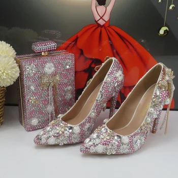 Tavaszi divat Női menyasszonyi esküvői cipő és táska Magas szivattyúk Nő vékony sarkú bojt Kristály parti cipő Nő rózsaszín kristálycipő